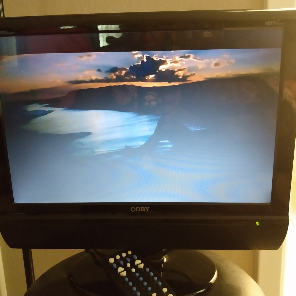 Coby 15' Flat screen with universal remote